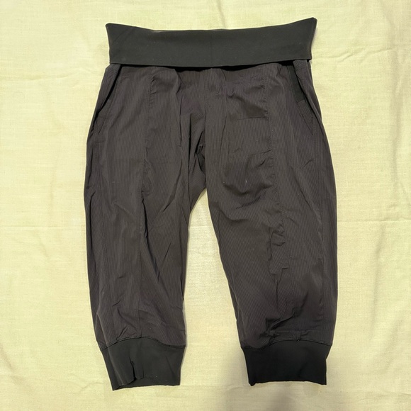 Lululemon Athletica High Waist Crop Harem Pants Black Womens size 12 - Picture 4 of 4